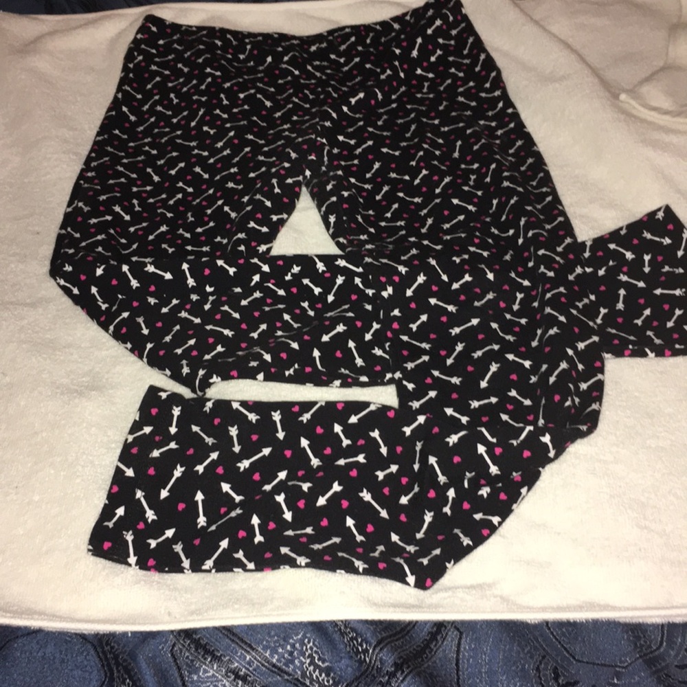 $5 FOR $20 Pull on black pants with arrows and hearts